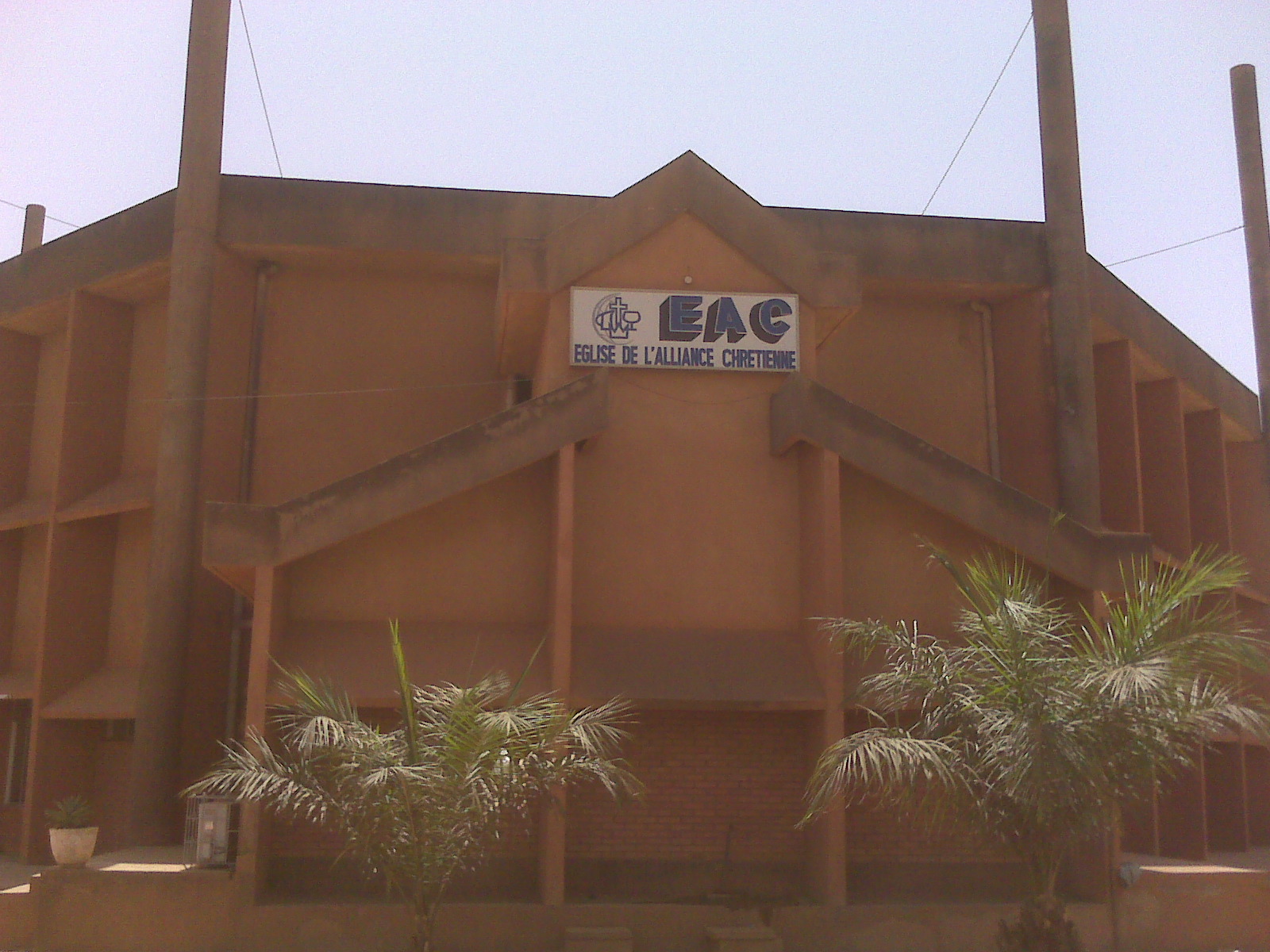Vue façade de l'église centrale à Ouagadougou